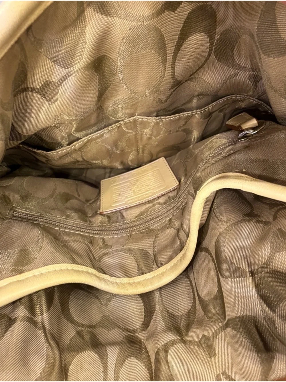 Vintage Coach Y2K Leather SoHo Shoulder Bag with Buckle Detail - Picture 13 of 15